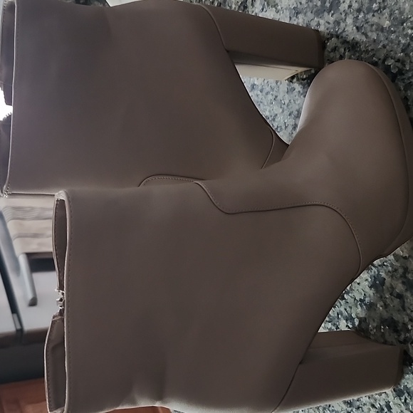 JustFab Ilsa Platform Heeled-Booties Taupe Size 10 - Picture 8 of 14
